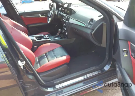 2013 Mercedes-Benz C 63 Amg из США, поврежденный, VIN WDDGF7HB5DA878430